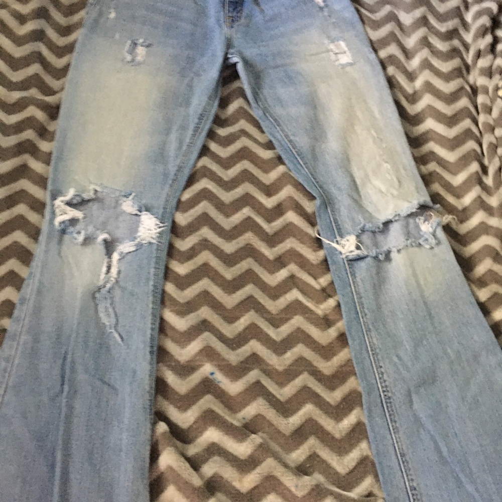 Super cute Hollister destroyed jeans